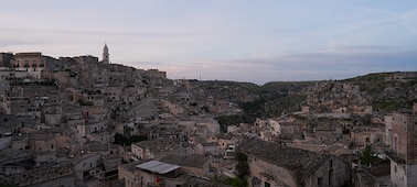 Example image showing a city landscape in the early morning